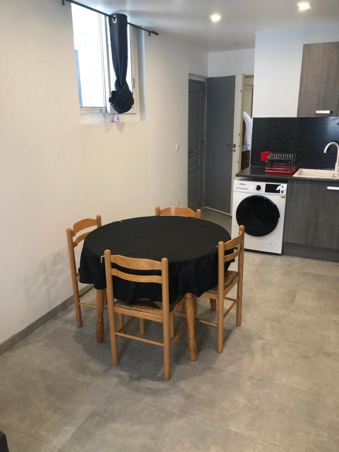 Appartement En Centre Ville Hyeres Bagian luar foto